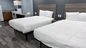 Estudio Premium, 2 camas de matrimonio, cocina | Escritorio, tabla de planchar con plancha, wifi gratis y ropa de cama