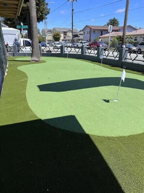 Mini-golf