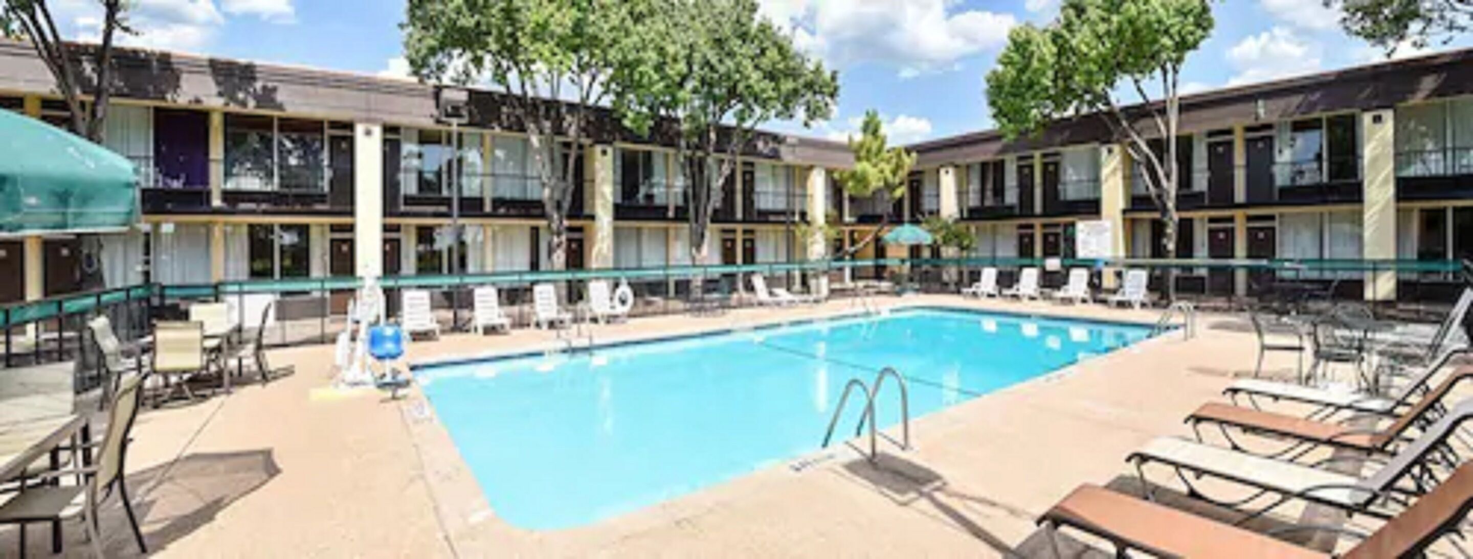 seasonal outdoor pool, pool loungers