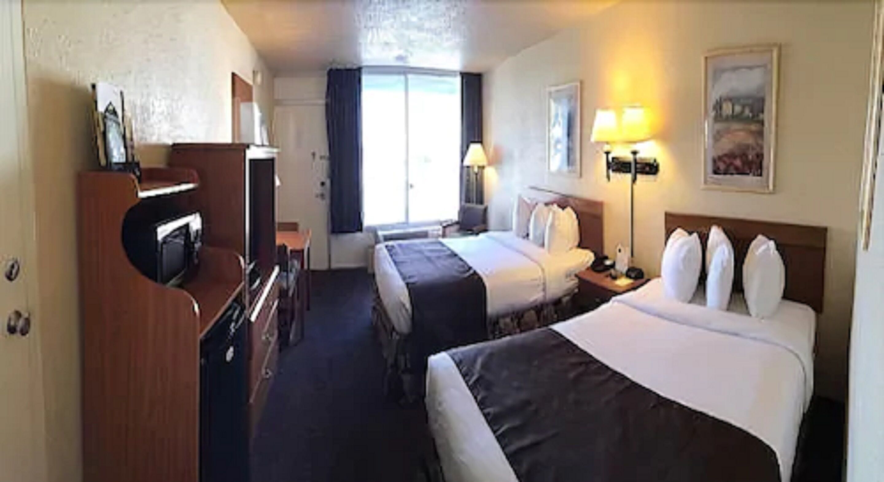 standard room, 2 double beds | desk, iron/ironing board, free wifi, bed sheets