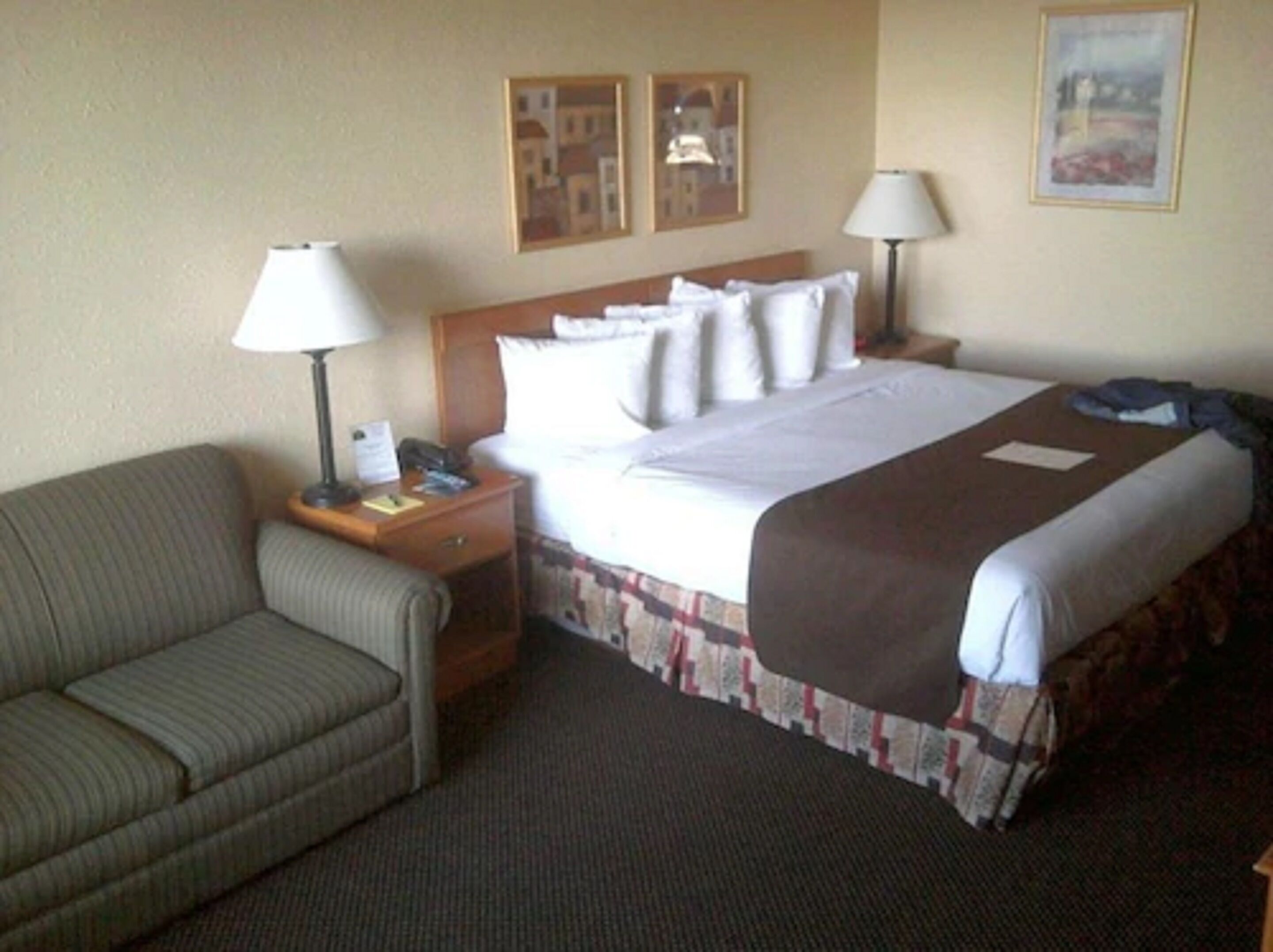 single room, 1 queen bed, non smoking | desk, iron/ironing board, free wifi, bed sheets