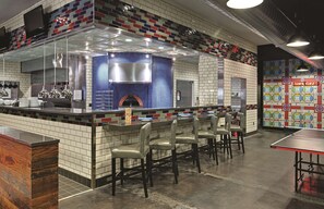 2 restauranter, frokost serveres