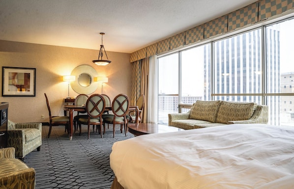 Suite, 1 King Bed (Congressional) | In-room safe, desk, blackout drapes, iron/ironing board - DoubleTree by Hilton Hotel St. Paul Downtown (St. Paul)
