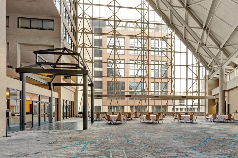 DoubleTree by Hilton Hotel St. Paul Downtown