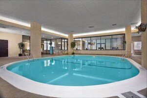 Una piscina cubierta