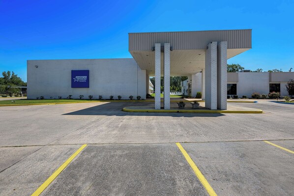 A modern building with a flat roof and a large entrance area.