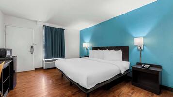 Zimmer, 1 King-Bett, Nichtraucher | Schreibtisch, kostenloses WLAN, Bettwäsche