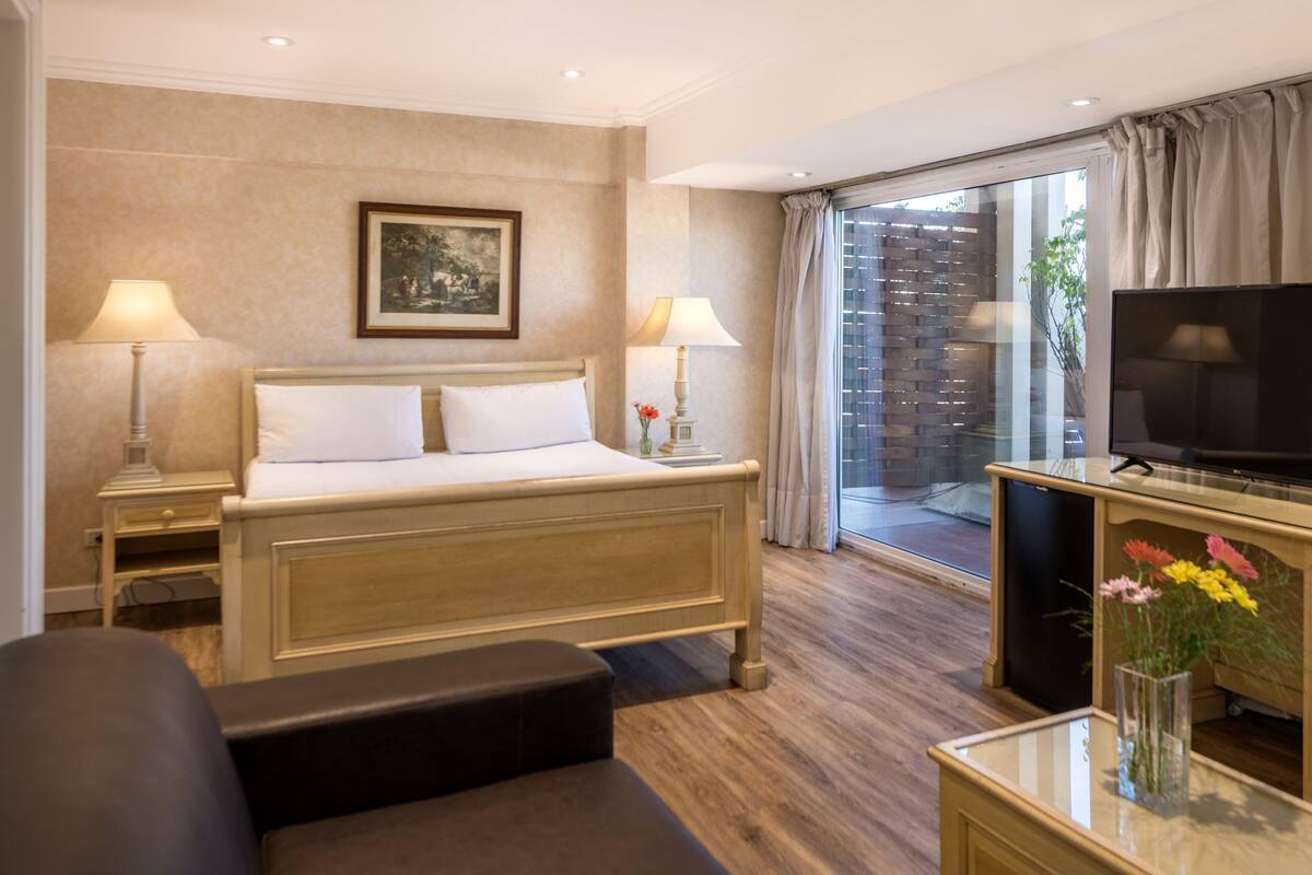 Phòng Suite | Minibar, két bảo mật tại phòng, bàn, phòng cách âm 