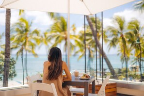 5 restaurants servant le petit déjeuner, le déjeuner et le dîner