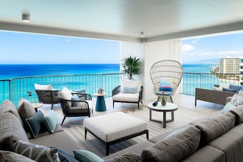 Presidential Suite, 1 Bedroom | Pillowtop beds, in-room safe, desk, laptop workspace at Waikiki Beach Marriott Resort & Spa
