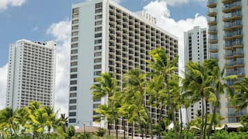Beach nearby, beach towels, snorkeling, surfing