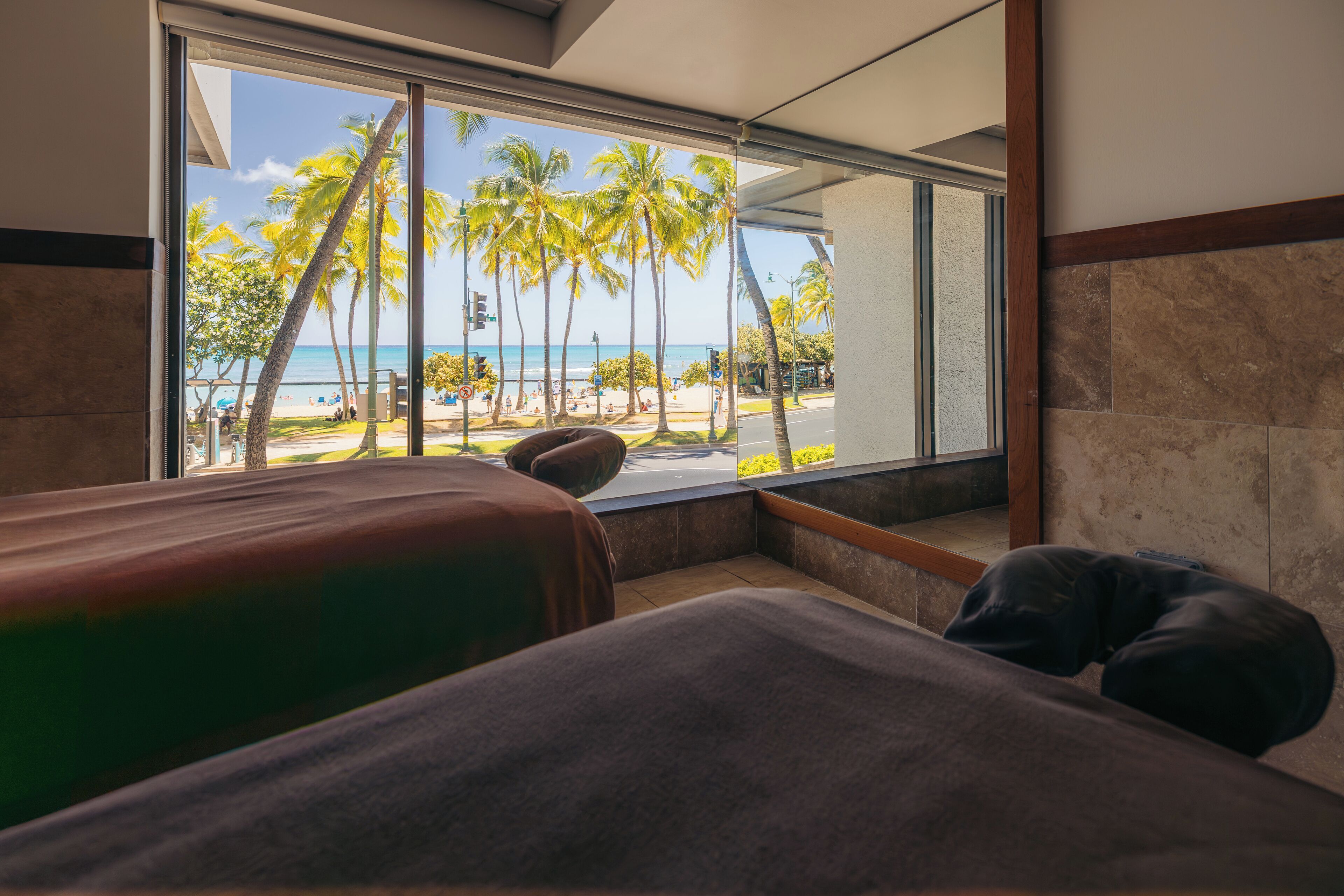 Couples treatment room(s), body treatments, aromatherapy