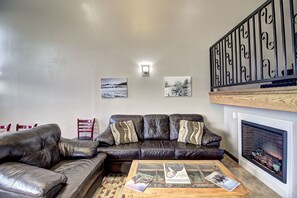 Lobby sitting area - Days Inn by Wyndham Lolo / Missoula Area (Lolo)