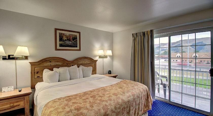 1 bedroom, premium bedding, desk, iron/ironing board