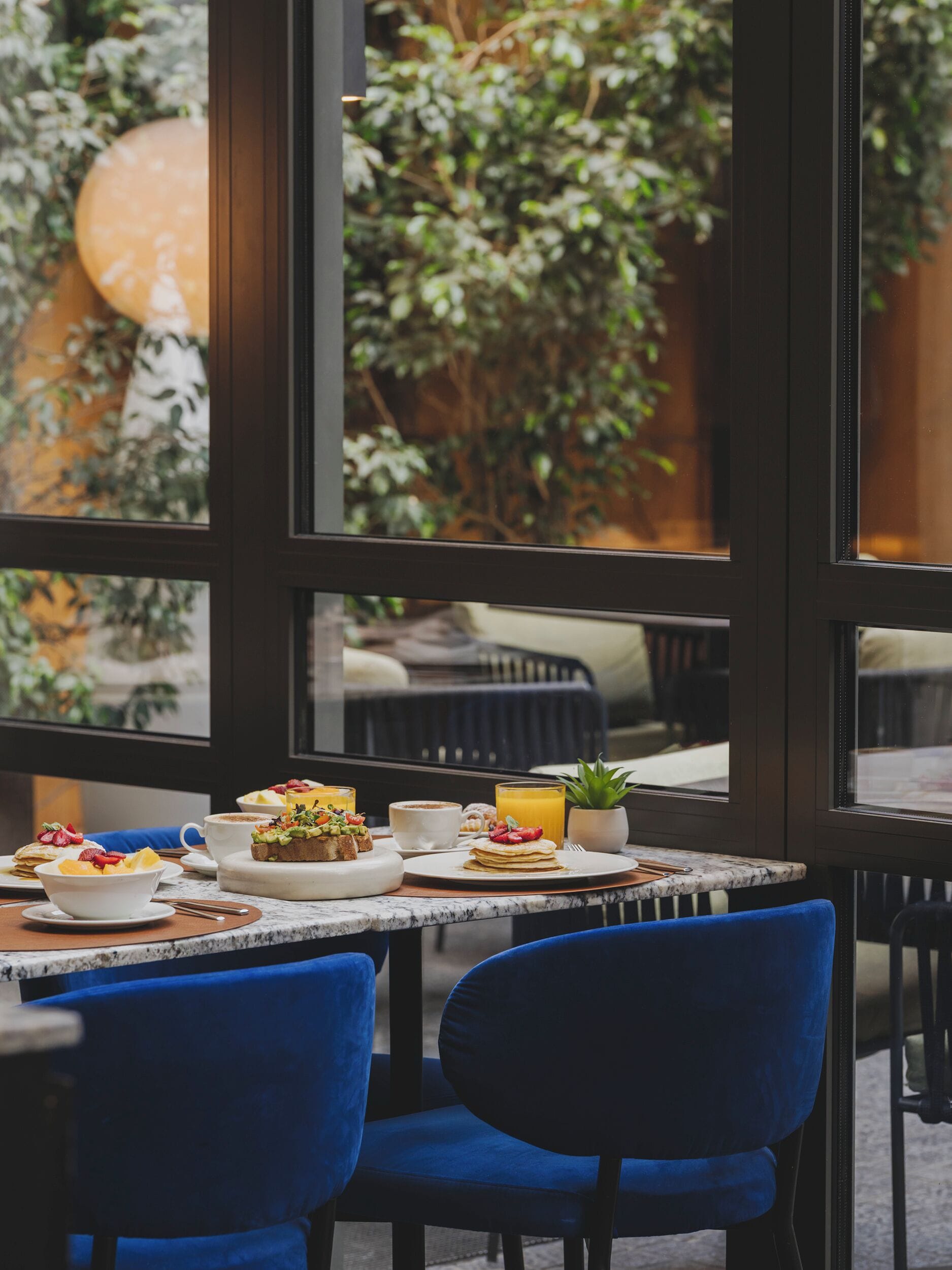 Petit déjeuner buffet (20 EUR par personne)