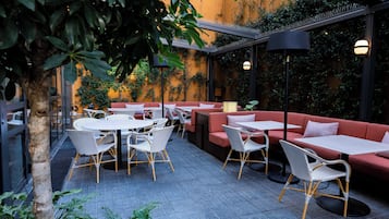 Breakfast, lunch, dinner served; Mediterranean cuisine