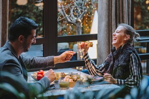 Se ofrece un desayuno bufé (20 EUR por persona)