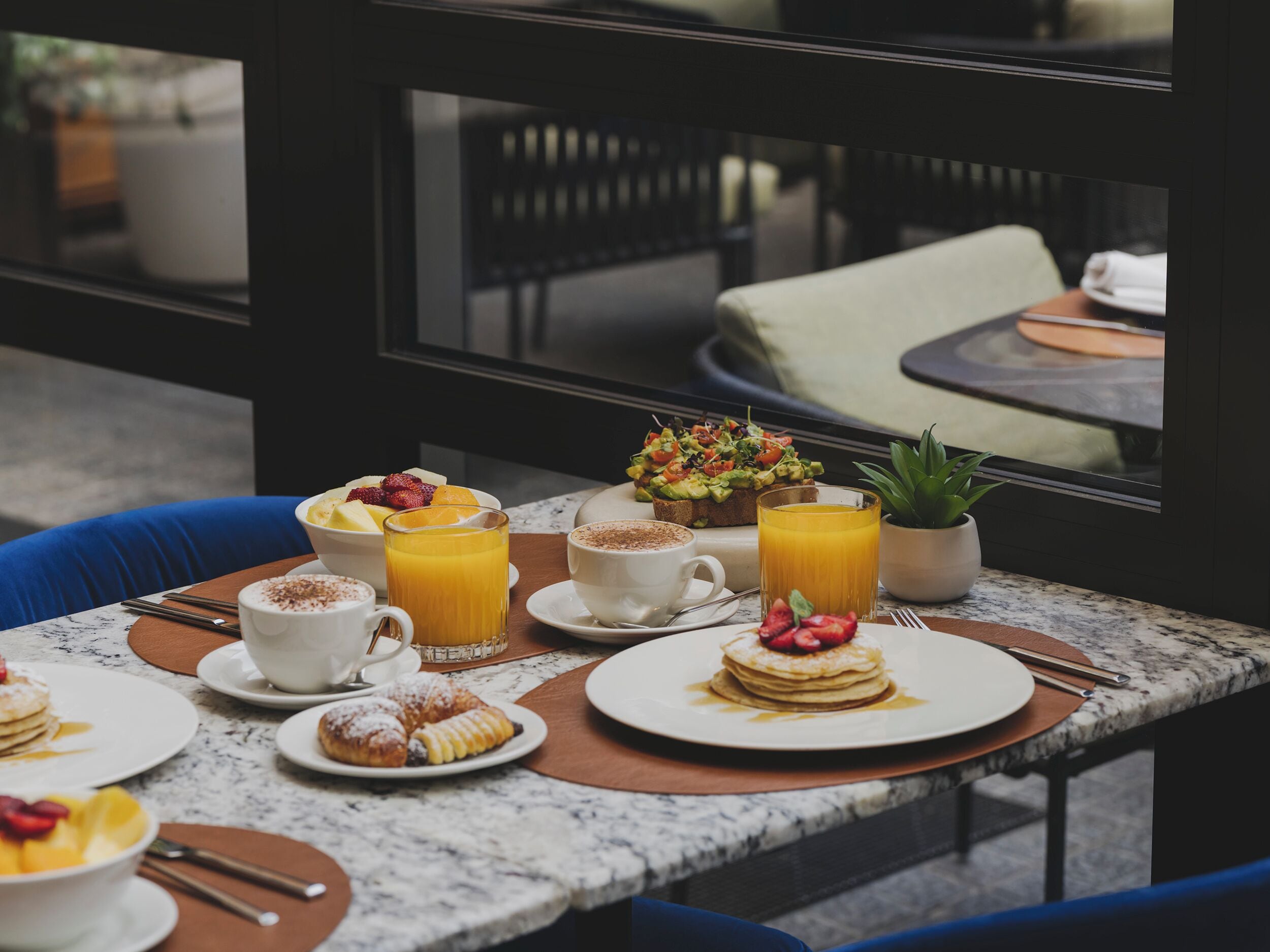 Café da manhã com buffet todos os dias (EUR 20 por pessoa) 