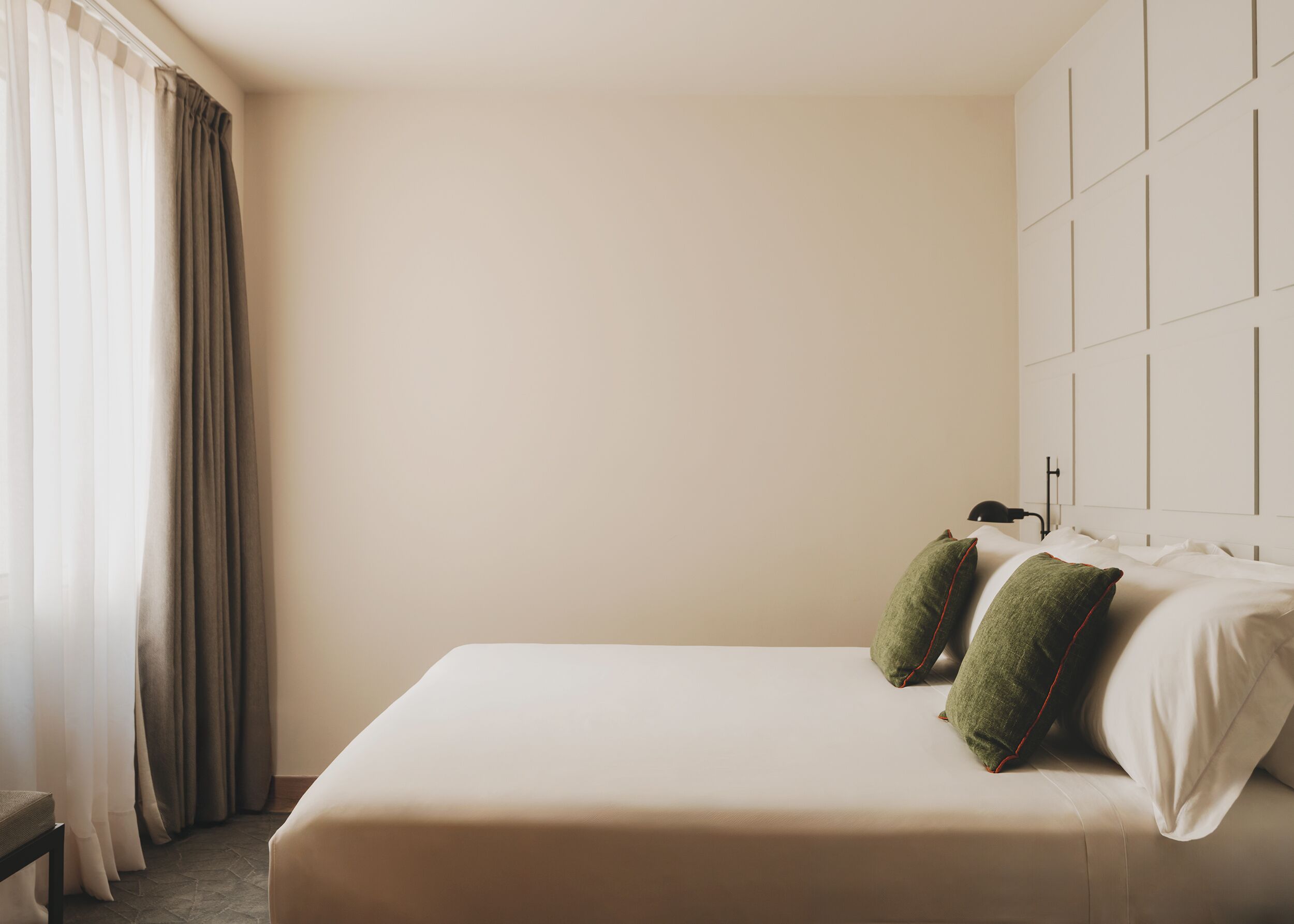 Minibar, caja fuerte, escritorio y cortinas opacas