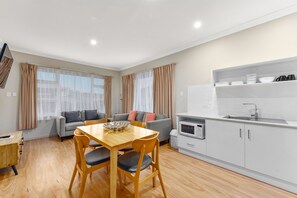 Superior Apartment, 2 Bedrooms | Private kitchen