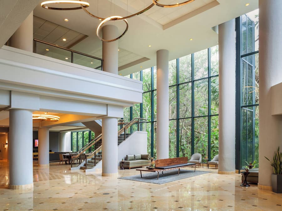 Phục vụ bữa tối và happy hour