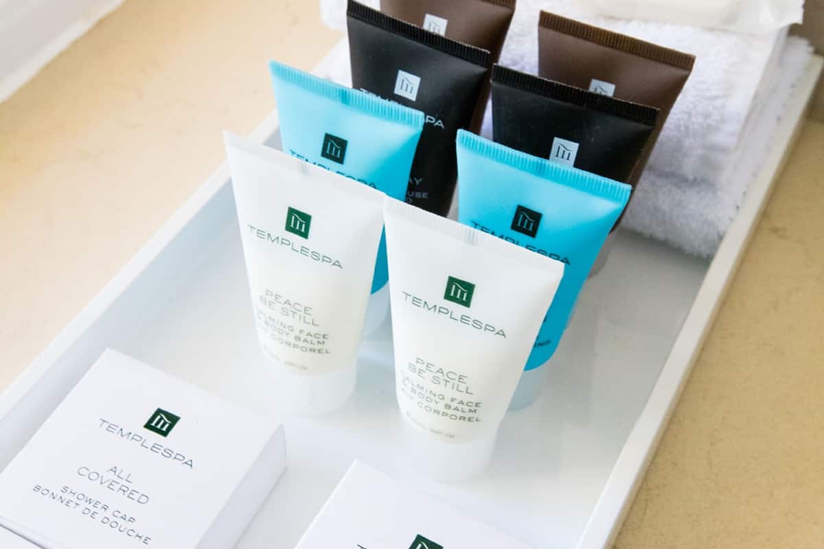 suite (hill collection suite) | bathroom | shower, free toiletries, hair dryer, towels