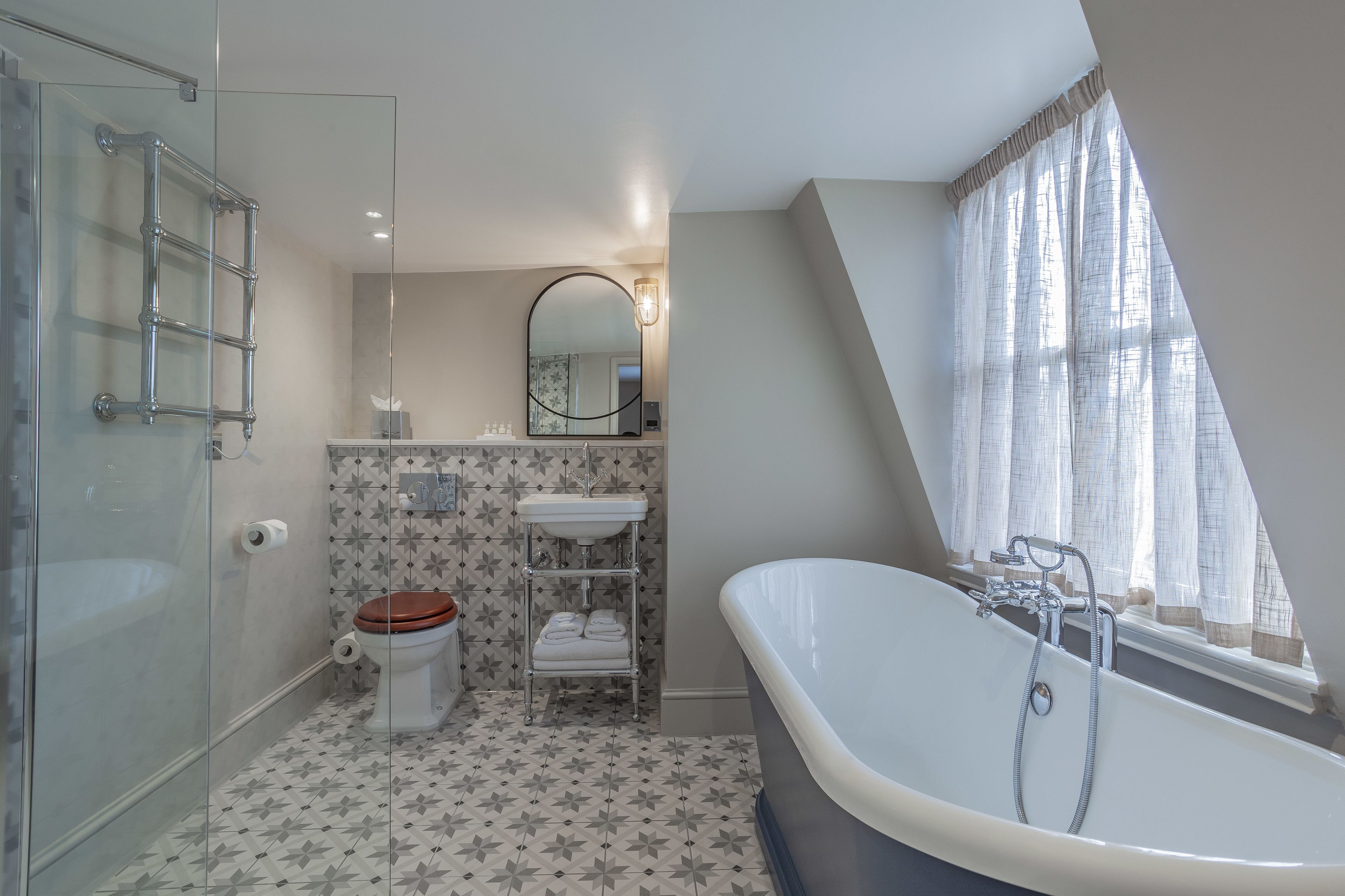 double room (georgian deluxe double) | bathroom | shower, free toiletries, hair dryer, towels