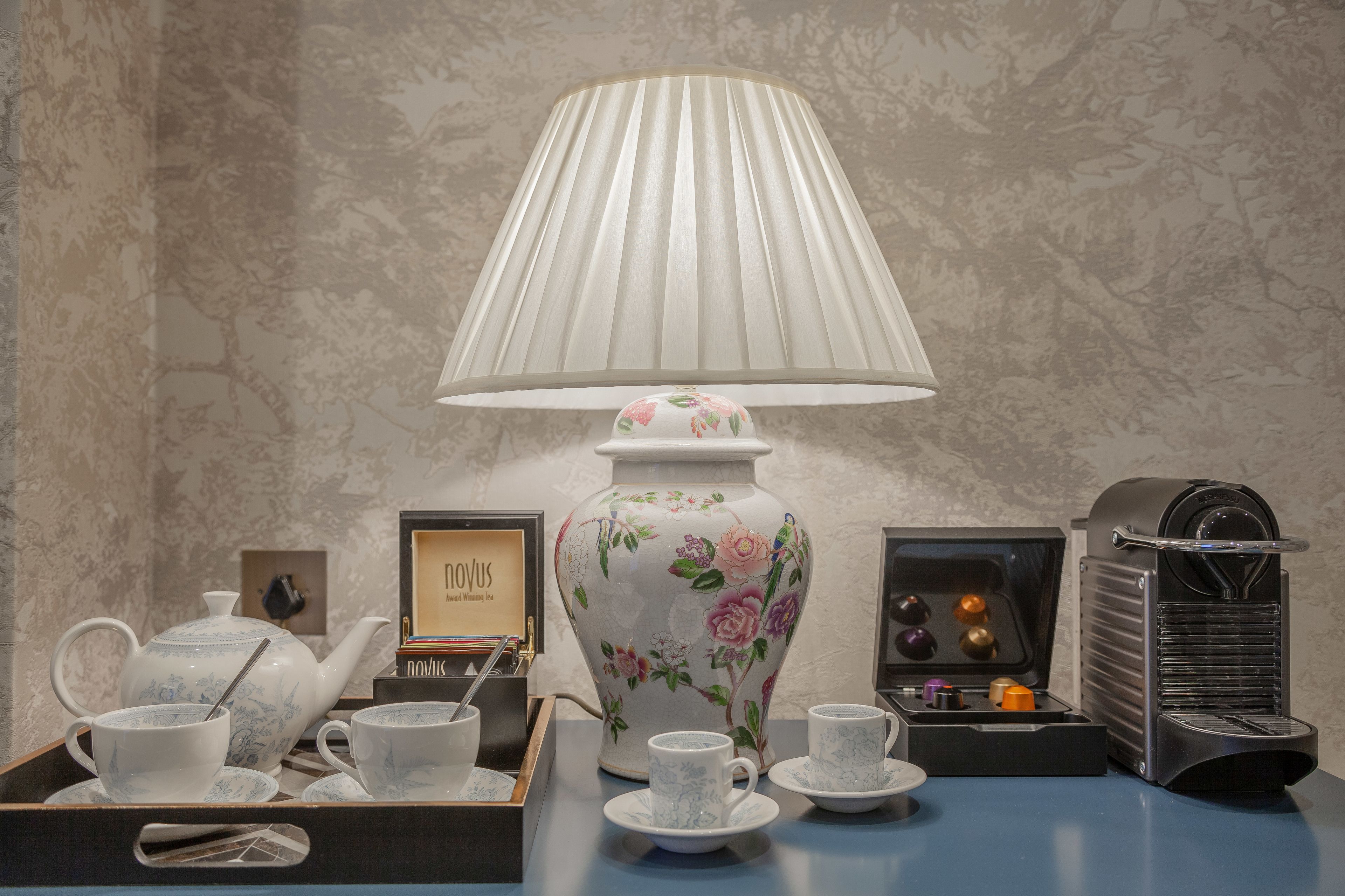 suite (georgian suite) | living area | flat-screen tv