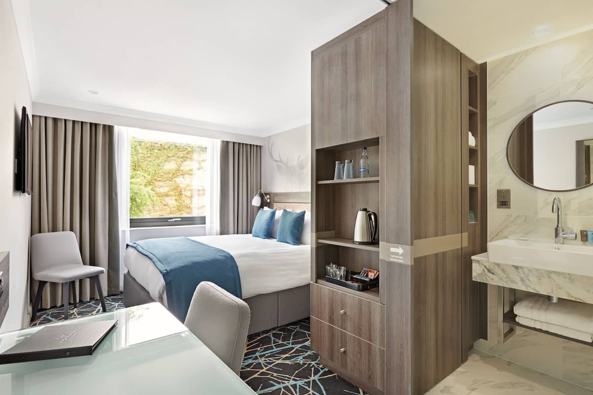 double room (hill collection double) | egyptian cotton sheets, hypo-allergenic bedding, in-room safe