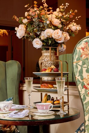 Breakfast, lunch and dinner served - Richmond Hill Hotel (Richmond)