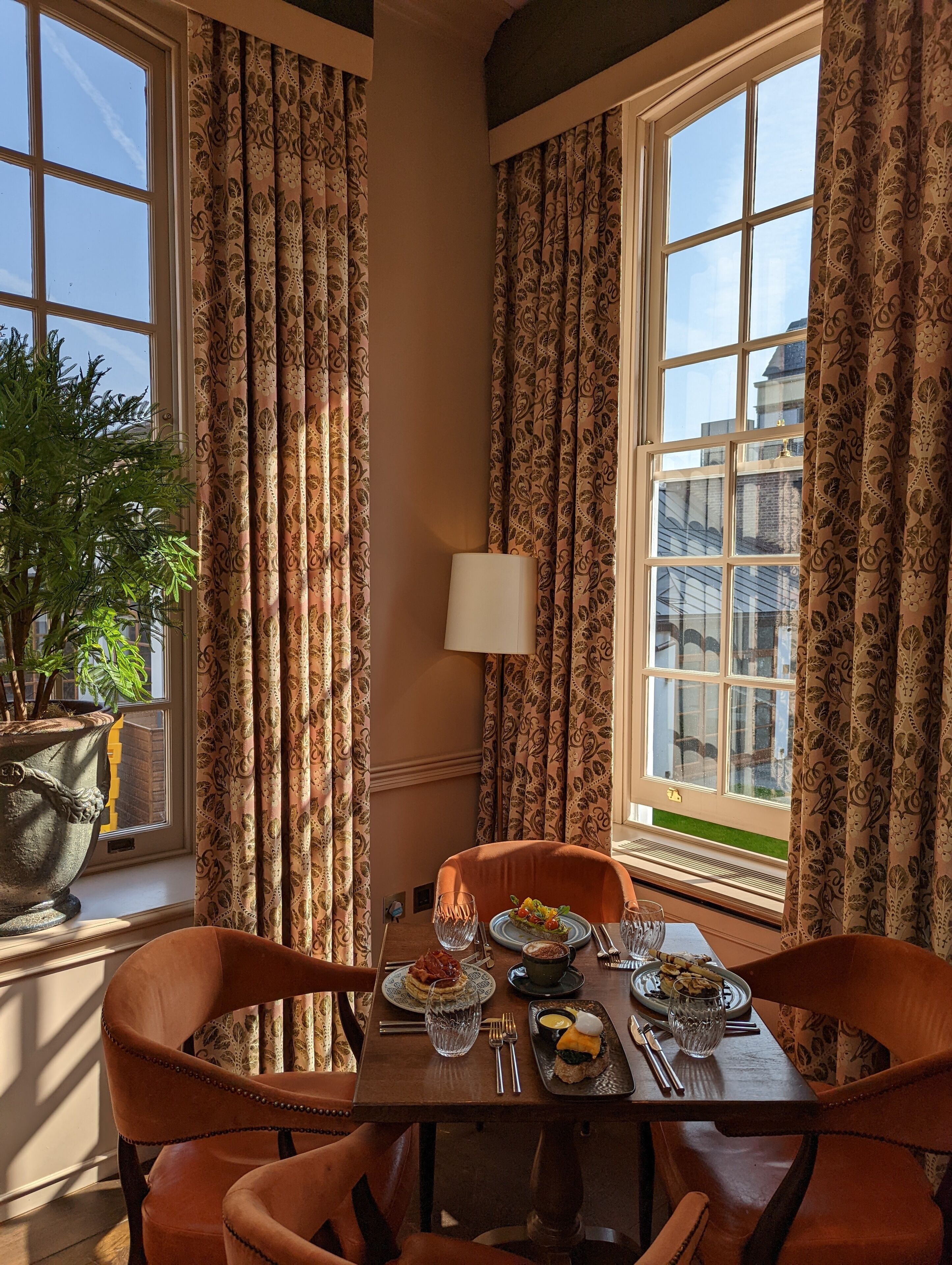 breakfast, lunch and dinner served