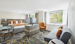 Suite (Hill Collection Suite) | Egyptian cotton sheets, hypo-allergenic bedding, in-room safe - Richmond Hill Hotel (Richmond)