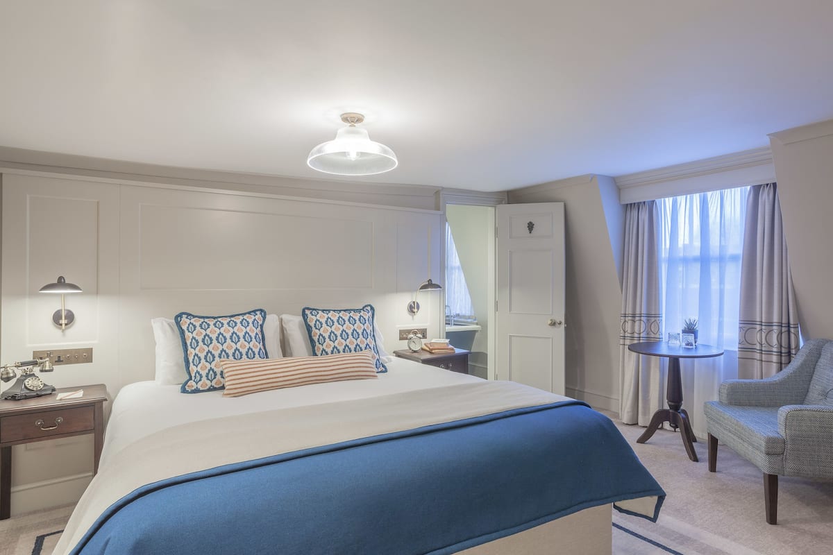 Double Room (Georgian Deluxe Double) | Egyptian cotton sheets, hypo-allergenic bedding available, in-room safe
