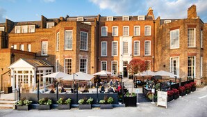A traditional brick building with a central courtyard, outdoor seating, and a small entrance pavilion. - Richmond Hill Hotel (Richmond)