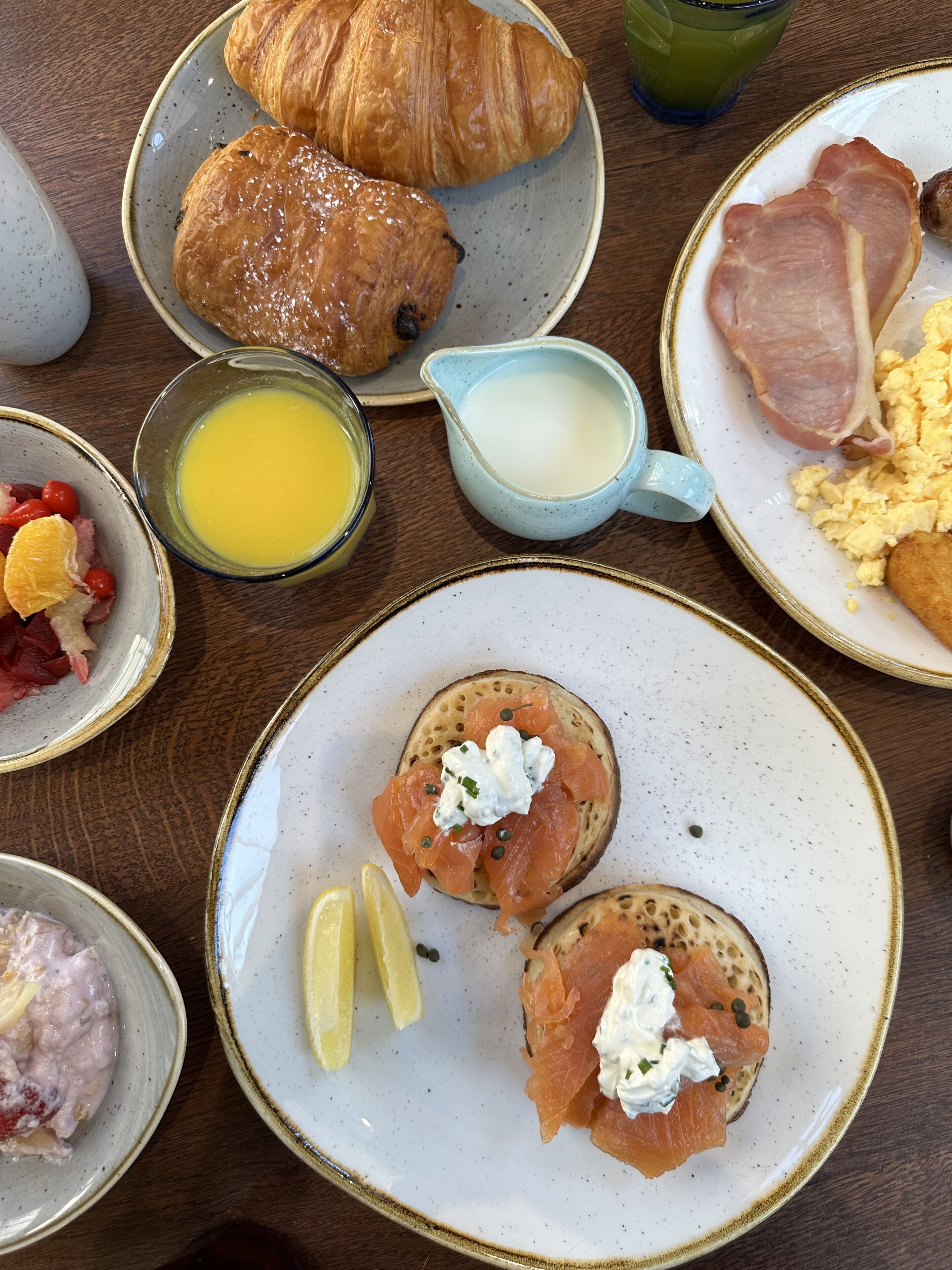 daily full breakfast (gbp 19.95 per person)