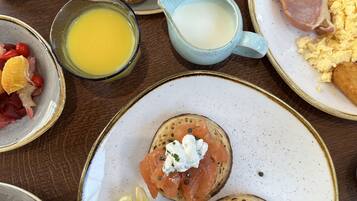 Daily full breakfast (GBP 19.95 per person)