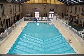 Una piscina cubierta