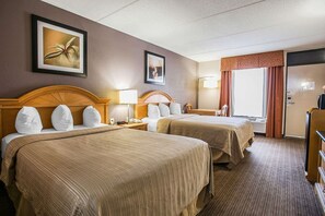 Standard-Doppelzimmer, 2 Doppelbetten, Nichtraucher | Schreibtisch, Verdunkelungsvorhänge, Bügeleisen/Bügelbrett