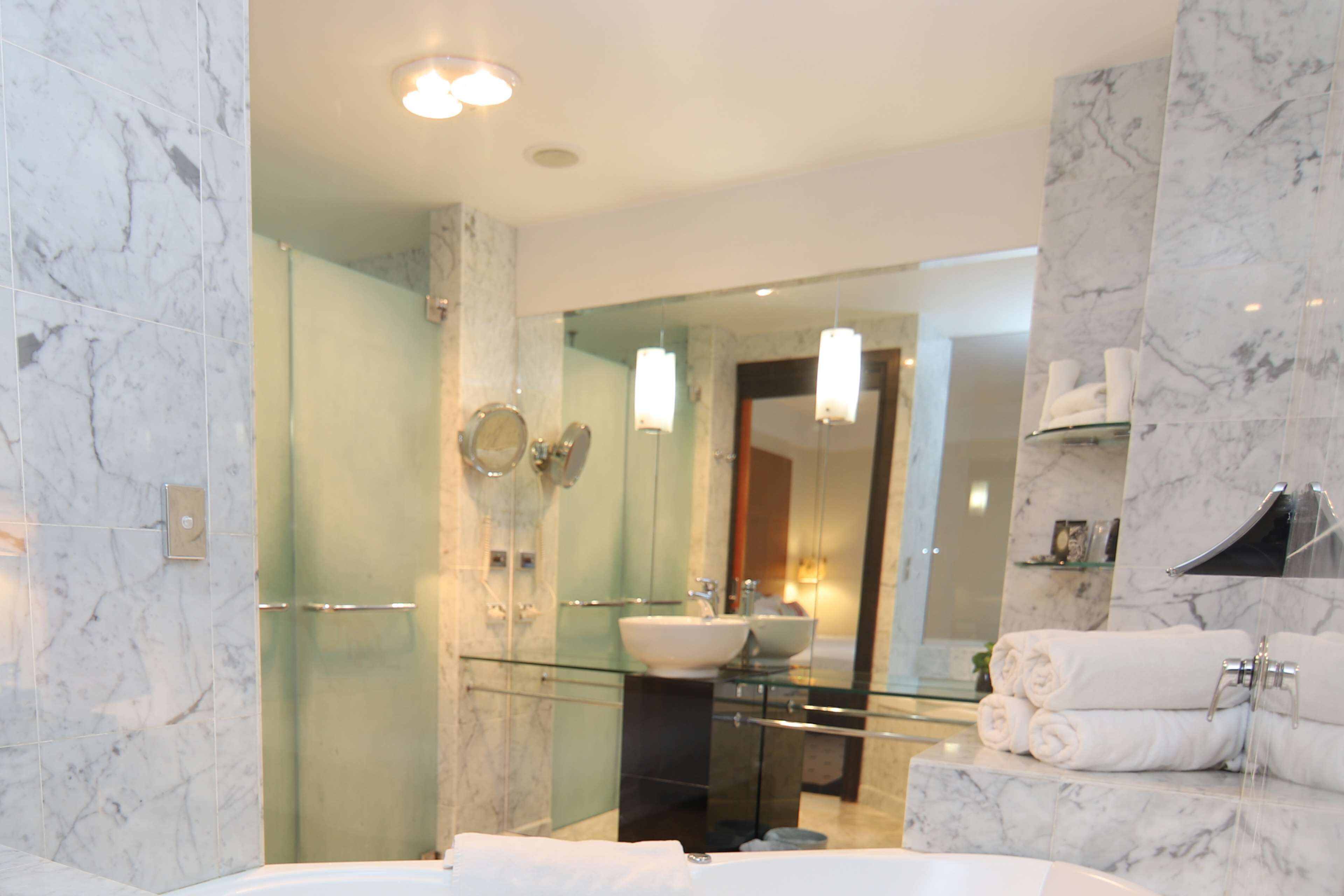 executive room, 1 king bed, jetted tub, ground floor | premium bedding, pillow-top beds, minibar, in-room safe