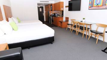 Superior Apartment, 2 Queen Beds, Kitchen, Courtyard Area