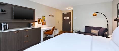 Standard Room, 1 King Bed, Accessible (Communications, Transfer Shower) | 1 bedroom, premium bedding, in-room safe, desk