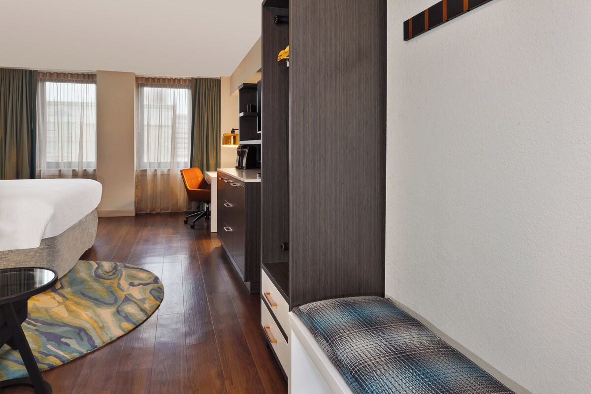 1 bedroom, premium bedding, in-room safe, desk