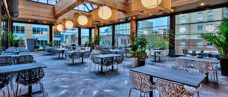 Breakfast, lunch, dinner served; American cuisine