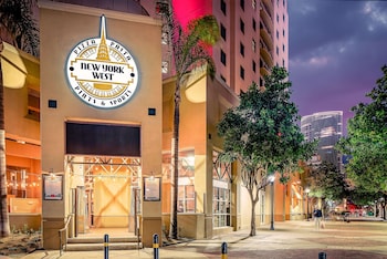 Lunch and dinner served, American cuisine at Embassy Suites by Hilton San Diego Bay Downtown