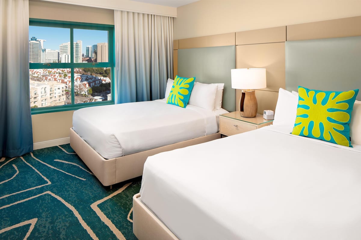 Suite, 2 Queen Beds, City View