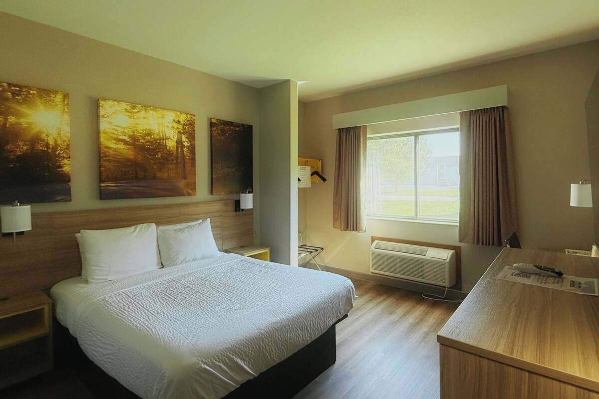 In-room safe, desk, cribs/infant beds, rollaway beds