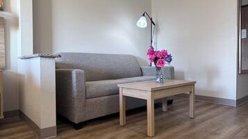 Studio Suite, 1 King Bed, Non Smoking | In-room safe, desk, cribs/infant beds, rollaway beds