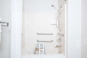 Room, 1 Queen Bed, Accessible | In-room safe, desk, cribs/infant beds, rollaway beds