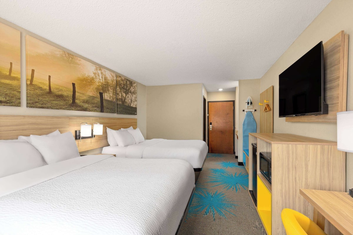 Room, 2 Queen Beds, Non Smoking