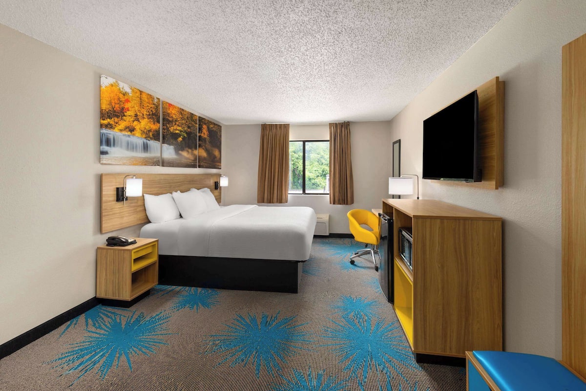 In-room safe, desk, laptop workspace, iron/ironing board